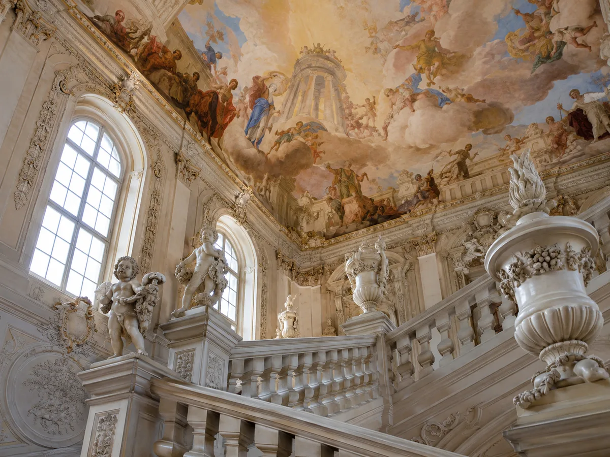 Das Treppenhaus der Würzburger Residenz mit dem Deckenfresko von Tiepolo